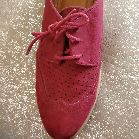 Burgundy faux suede oxfords, size 10 - Picture 4 of 6